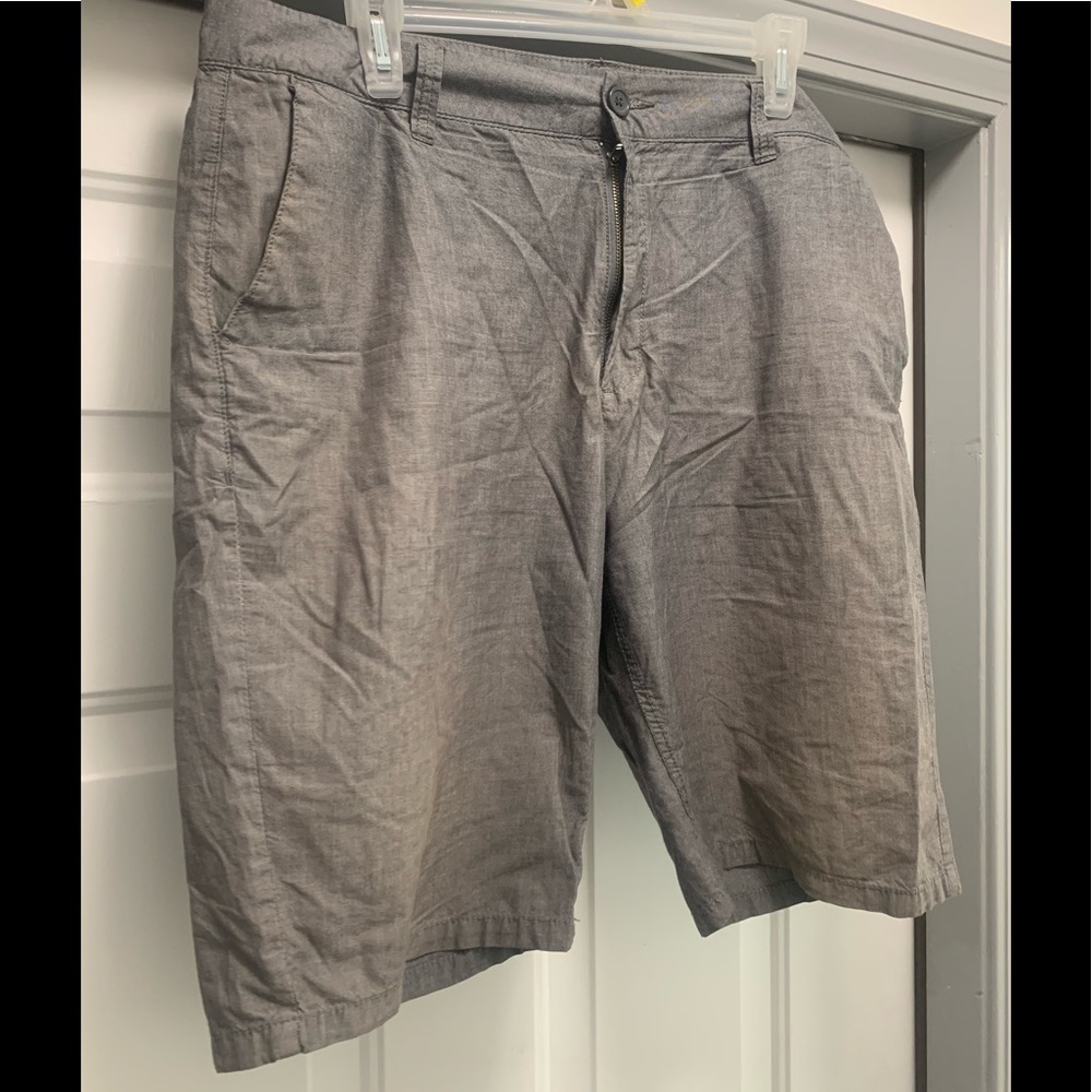 IZOD GOLF SHORTS